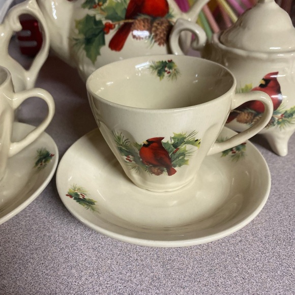 Cardinal Design Tea Set - Picture 7 of 8